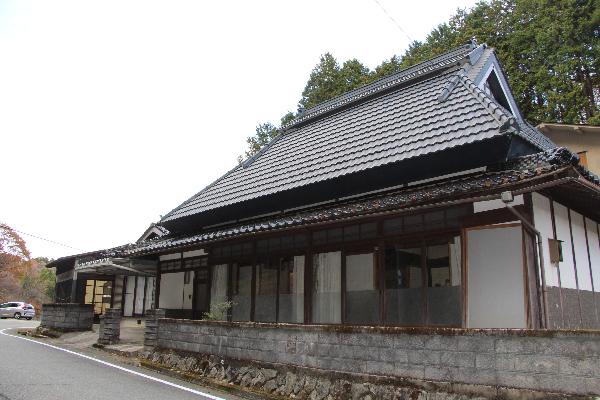 Wood house on a large plot in Hyogo