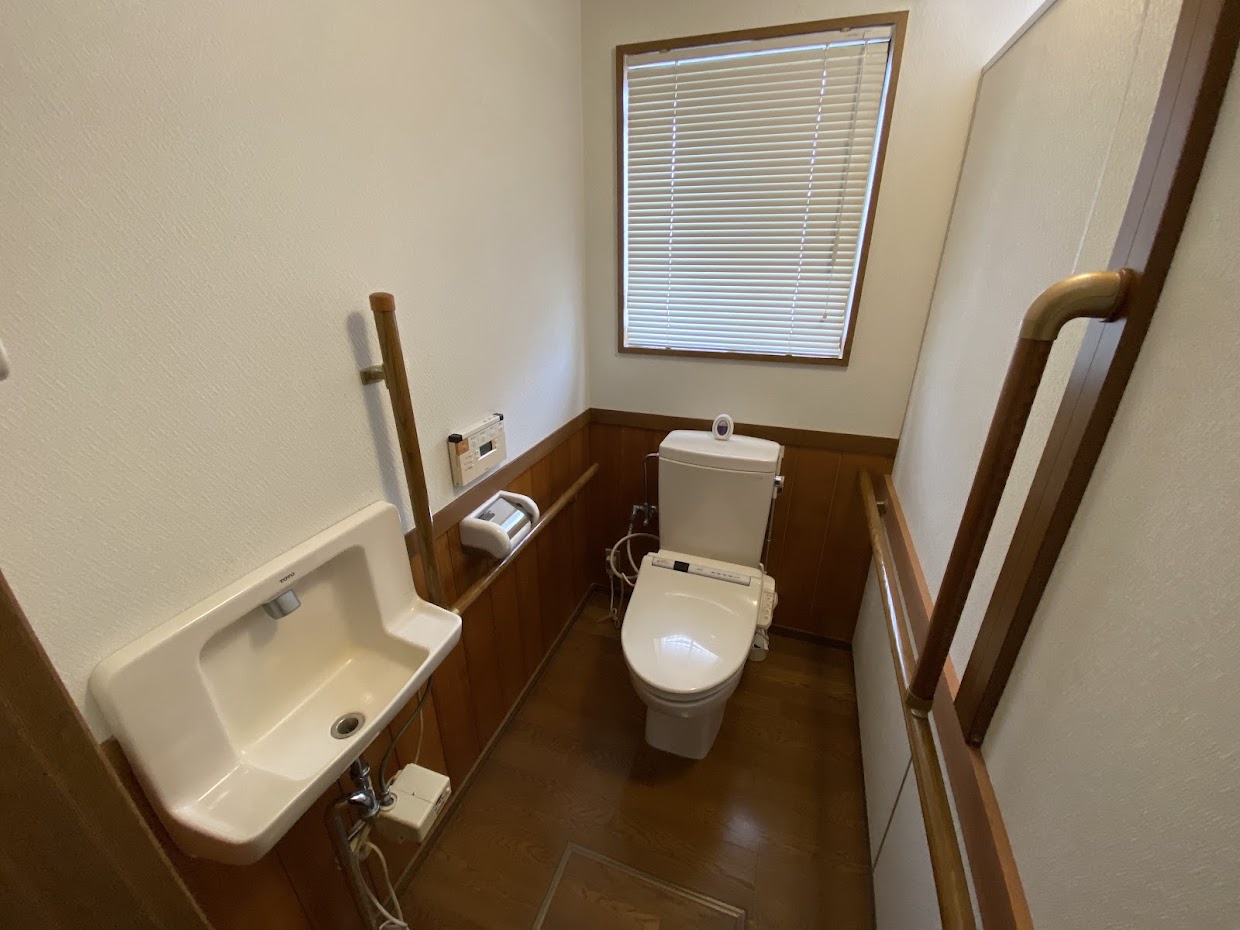 1970s wood house on a large plot in Toyama