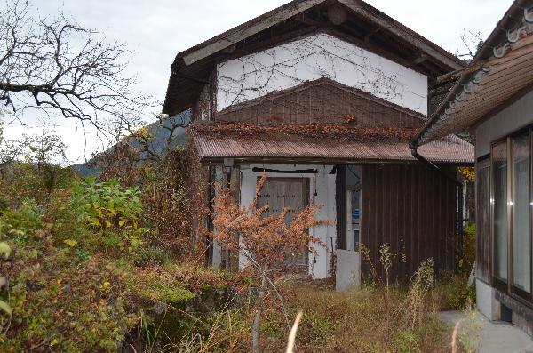 1960s wood house on a large plot in Hyogo