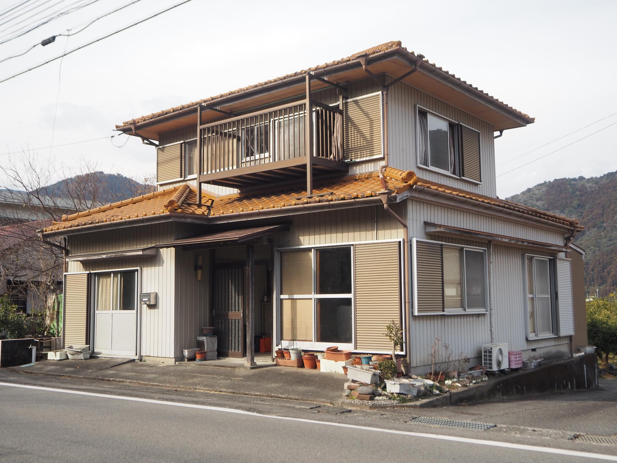 1980s wood house in Tokushima