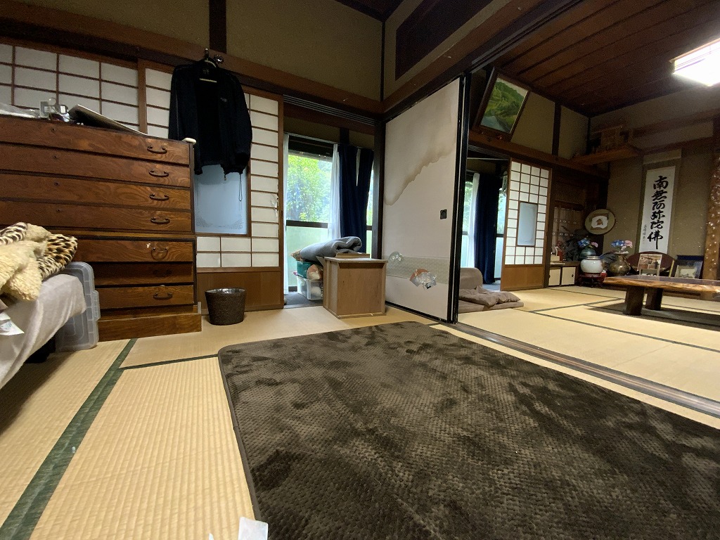 1940s wood house on a large plot in Yamaguchi
