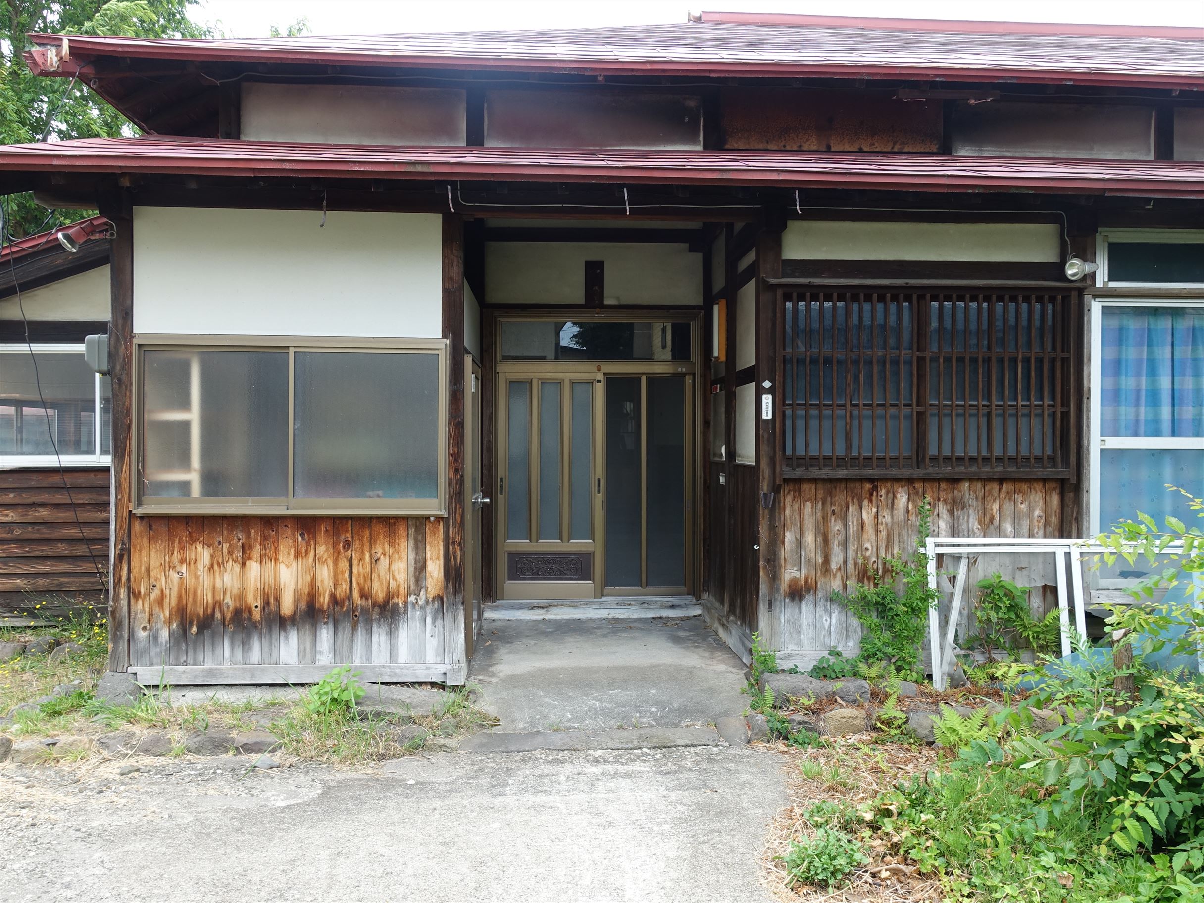 Wood house on a large plot in Akita