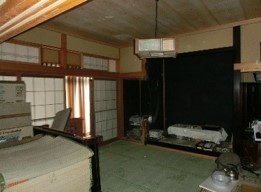1970s wood house on a large plot in Niigata