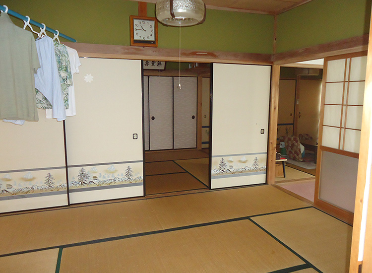 1980s wood house on a large plot in Shimane