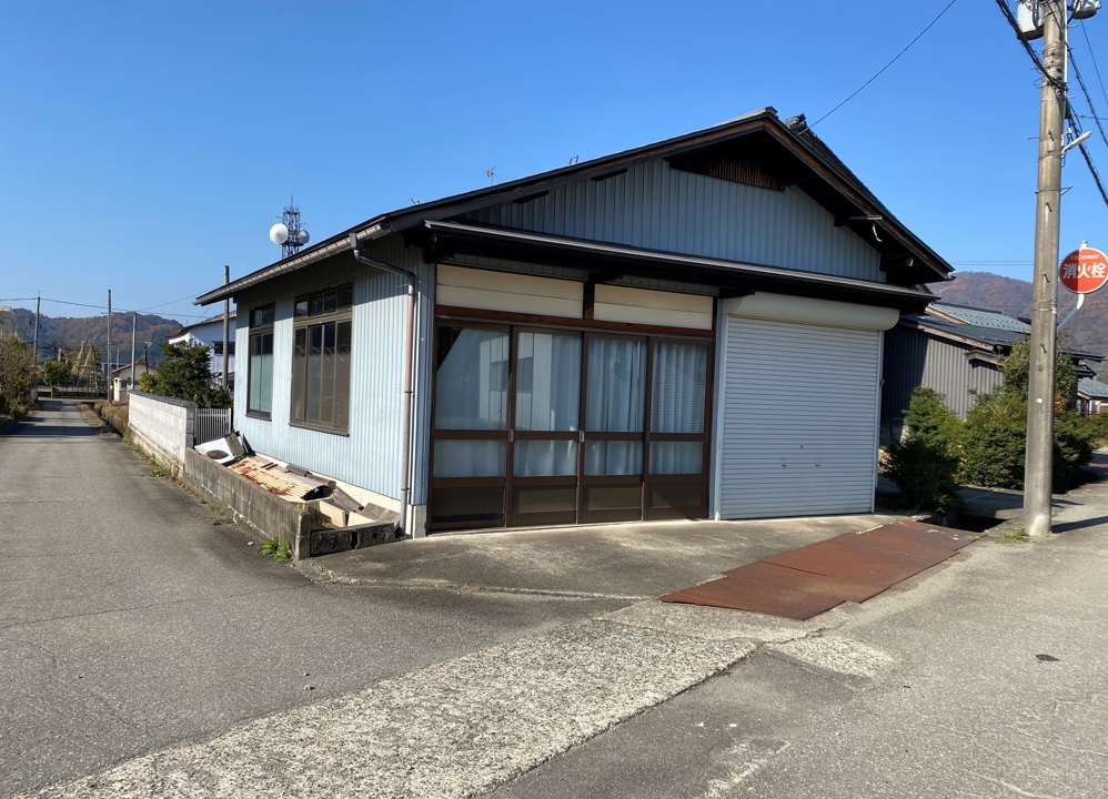 1970s wood house, 14-min walk to station, Fukui