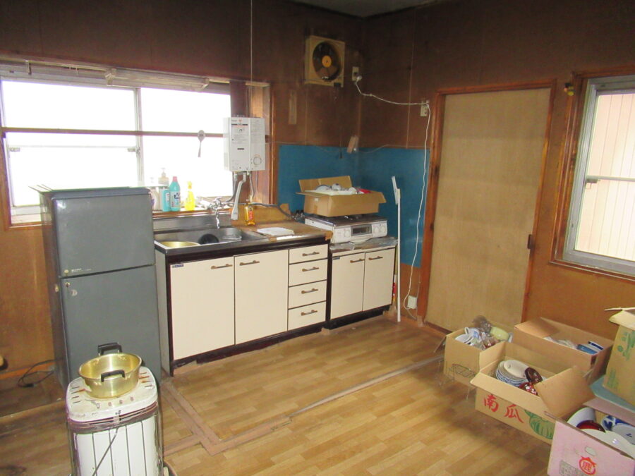 1970s wood house, 8-min walk to station, Aomori