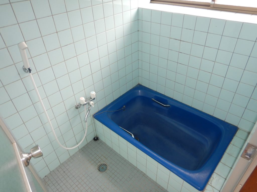 1970s wood house, 15-min walk to station, Ehime