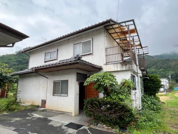 Quiet residential neighborhood! Facilities include city gas, propane, and municipal water.