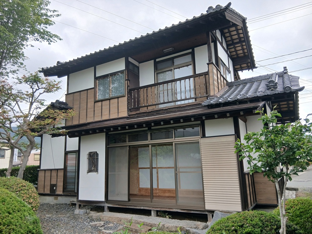 1980s wood house, 5-min walk to station, Iwate