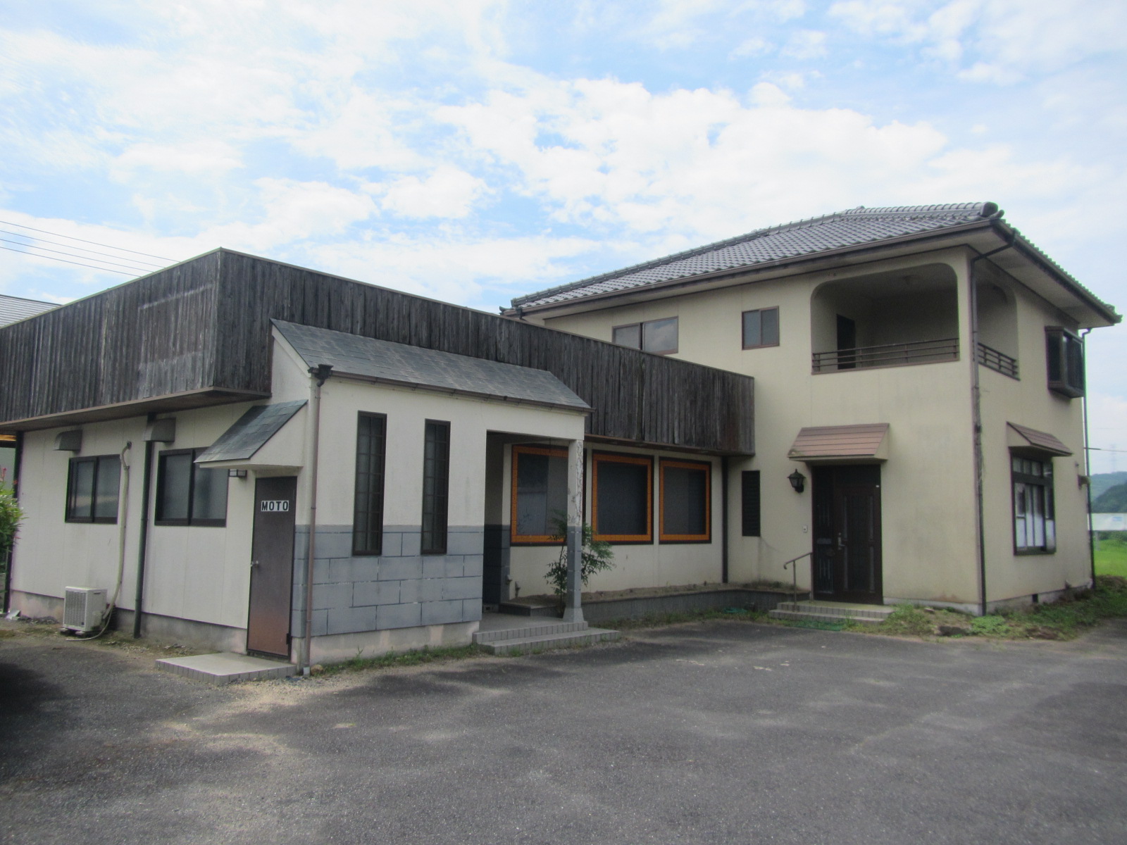 1990s wood house, 8-min walk to station, Okayama