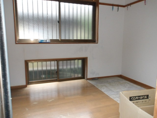 1970s concrete house near the coast in Satsumasendai