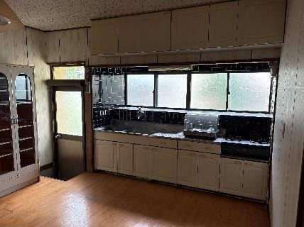 1970s wood house near the coast in Shiromoto, Kinko