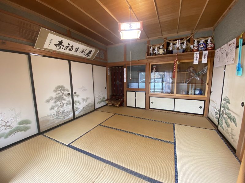 1960s wood house on a large plot in Iwate
