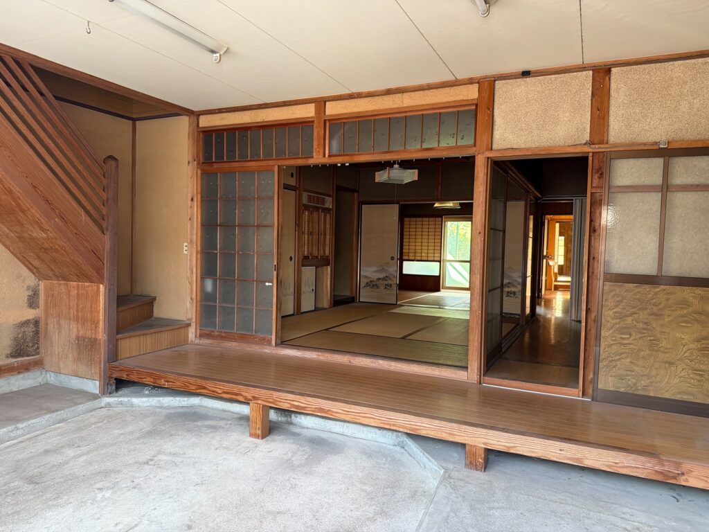 1970s wood house, 19-min walk to station, Mineyama, Kyotango