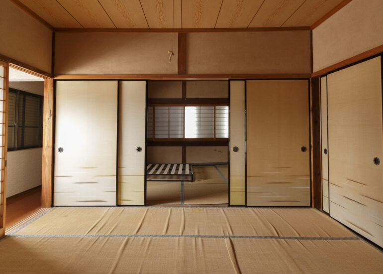 Wood house on a large plot in Matsusaka Kahada