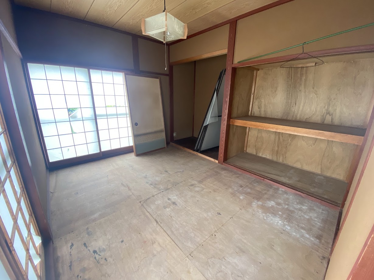 Floor plan for 1980s wood house, 16-min walk to station, Toyama