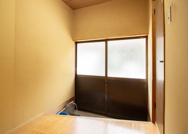 1990s wood house on a large plot in Matsusaka Kahada