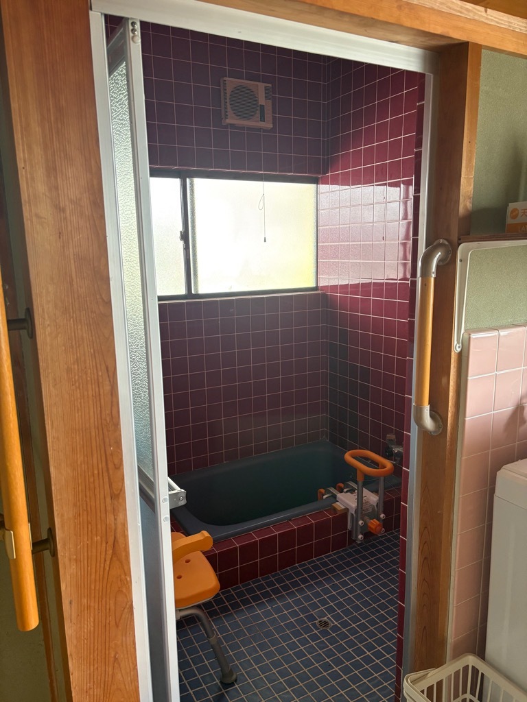 1980s wood house in Kochi