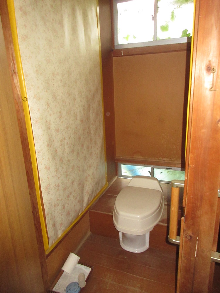 1960s wood house, 16-min walk to station, Iwate