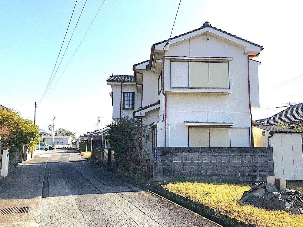 1980s wood house near the coast in Ibusuki, Kagoshima