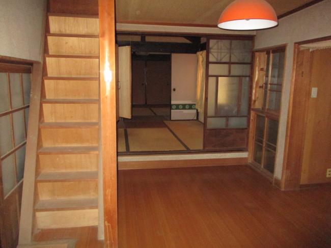 Wood house on a large plot in Okayama