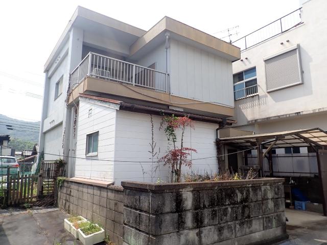 1970s concrete house, 1-min walk to station, Oita