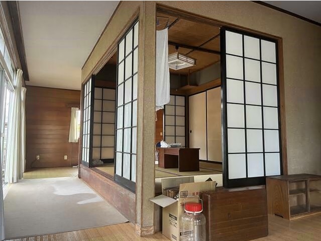 1970s wood house, 7-min walk to station, Shizuoka