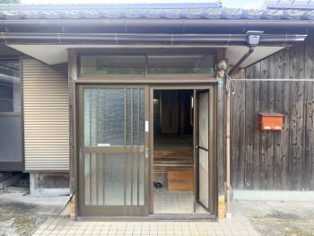 1960s wood house with outbuildings in Minamisatsuma, Kagoshima