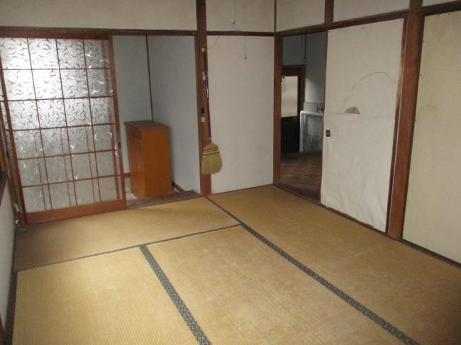 1960s wood house, 15-min walk to station, Okayama