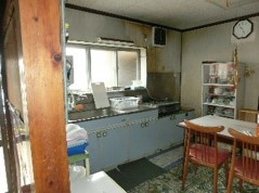 1920s wood house on a large plot in Niigata