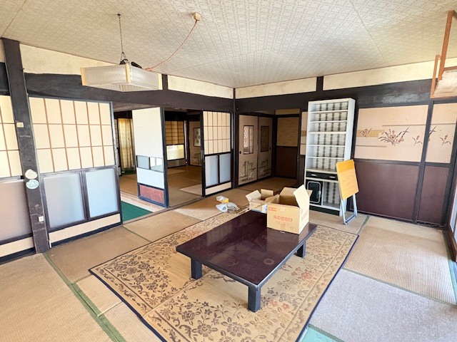 1980s house on a large plot in Yamanashi