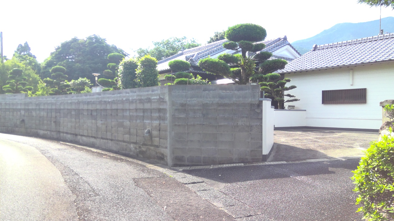 1990s wood house near the coast in Uchinoura, Kimotsuki