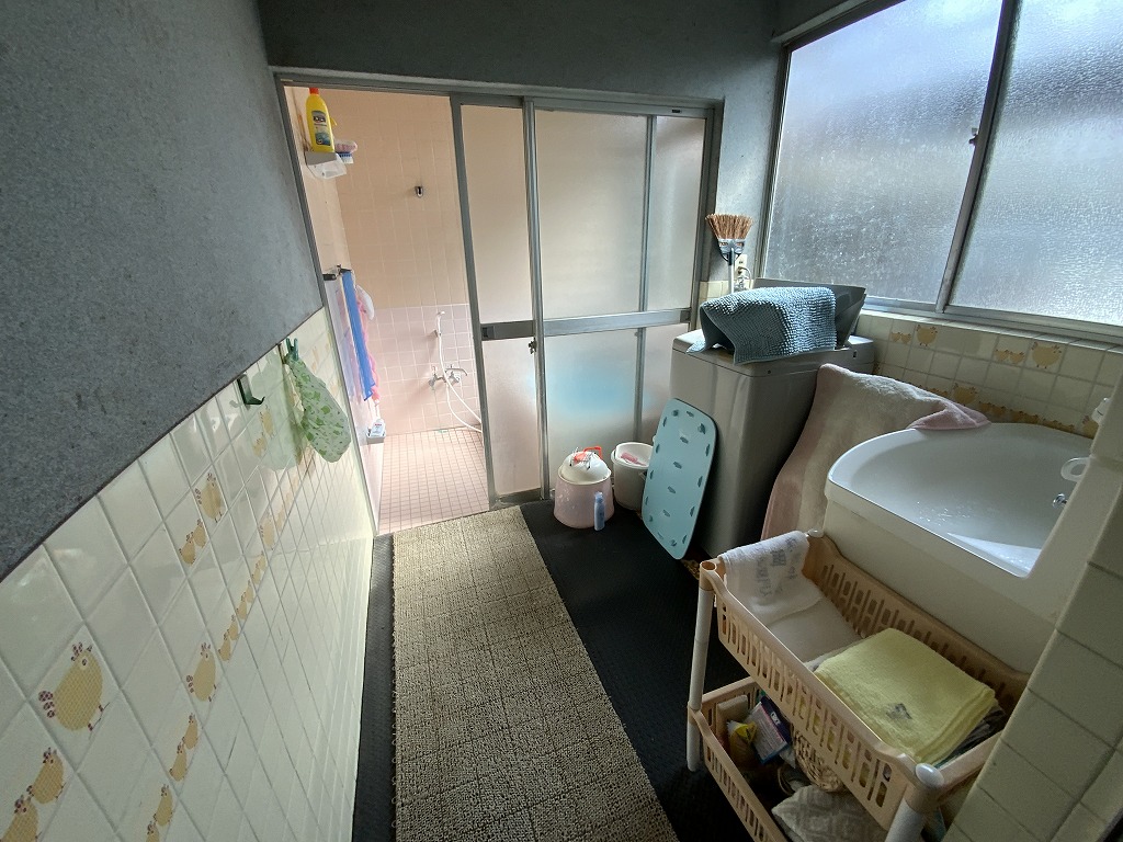 1970s wood house on a large plot in Yamaguchi