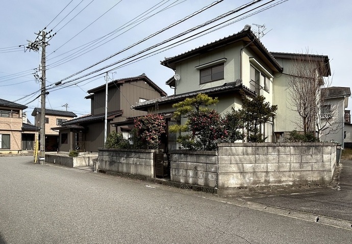 1980s wood house, 5-min walk to station, Toyama