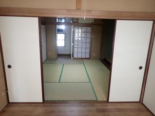 1970s concrete house, 1-min walk to station, Oita