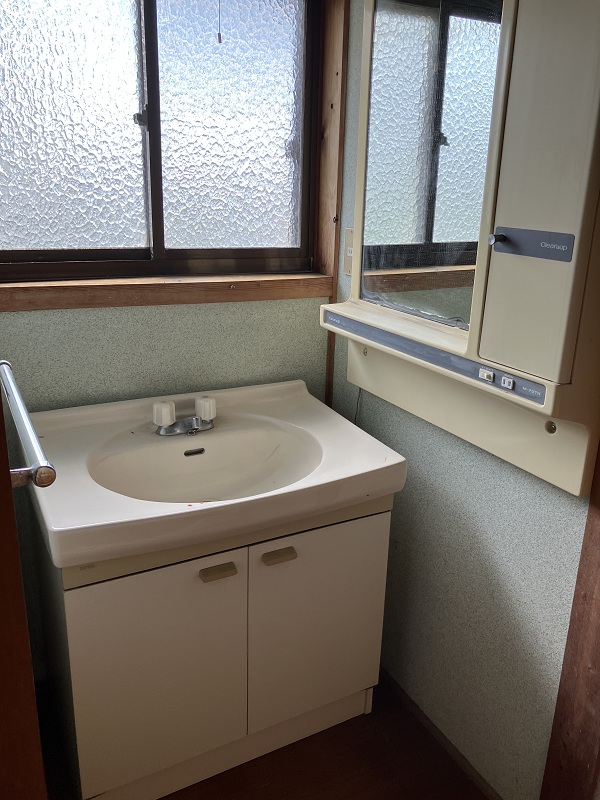 1980s wood house, 10-min walk to station, Tottori