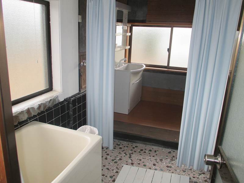 1920s wood house on a large plot in Yamanashi
