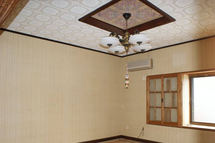 1980s wood house in Kochi