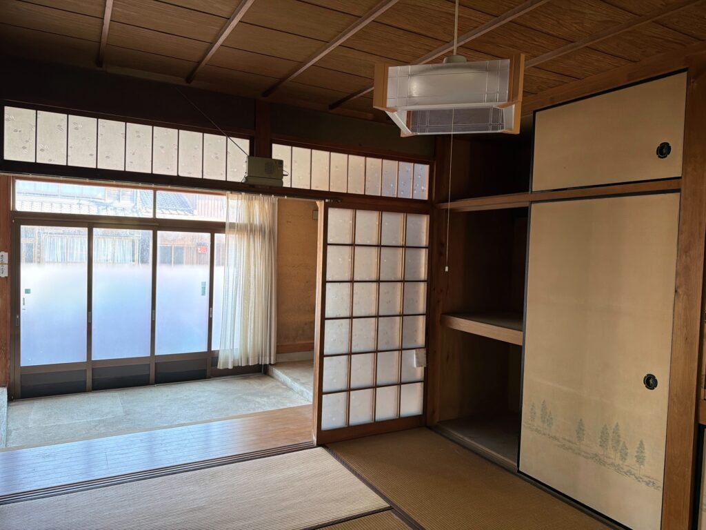 1970s wood house, 19-min walk to station, Mineyama, Kyotango