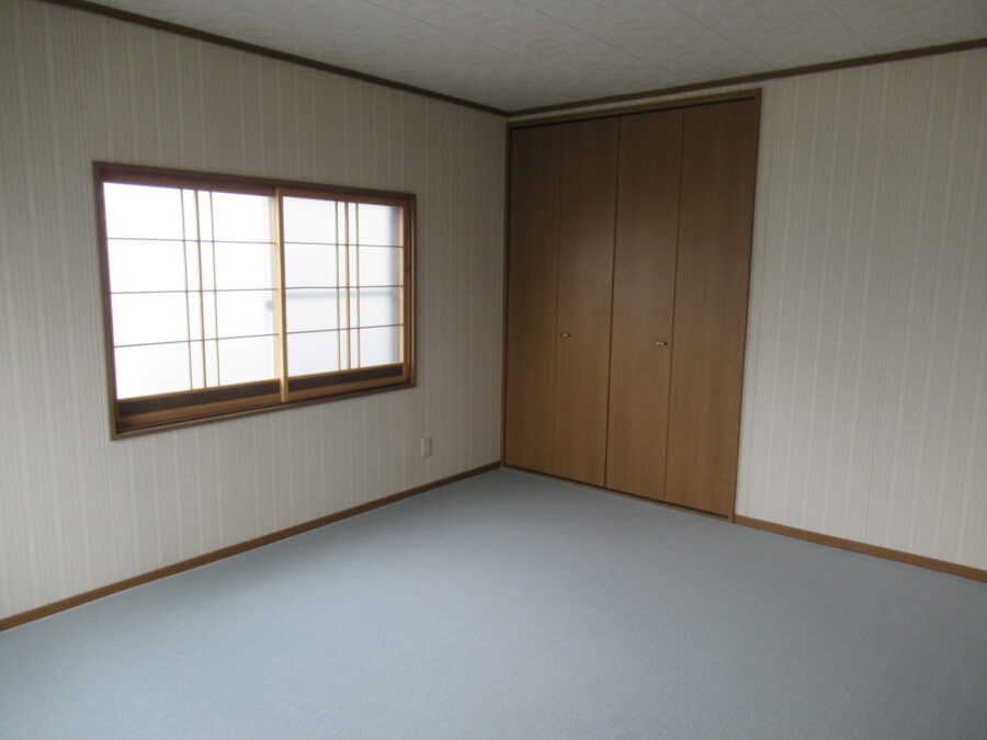 1970s wood house, 8-min walk to station, Aomori