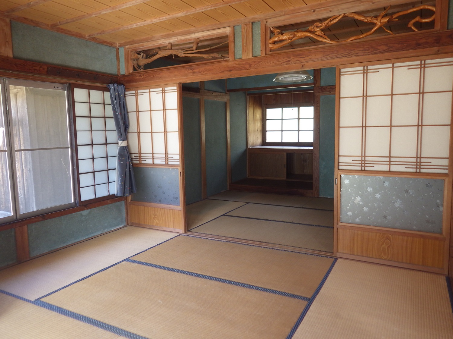 1950s wood house with storehouses in Shizuoka