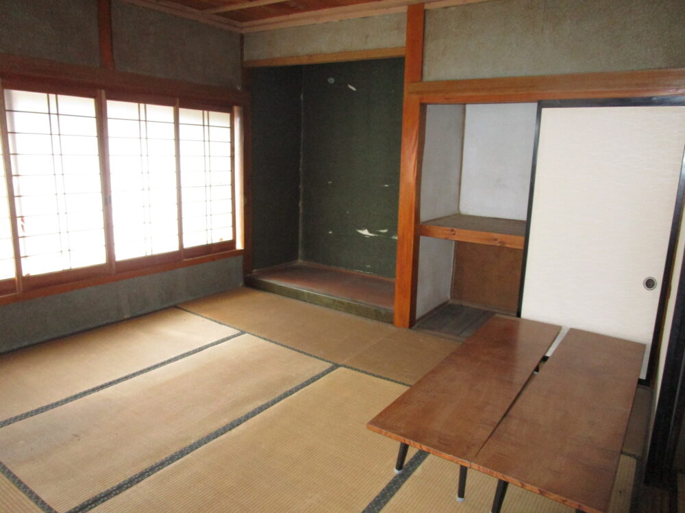 1970s house on a large plot in Iwate