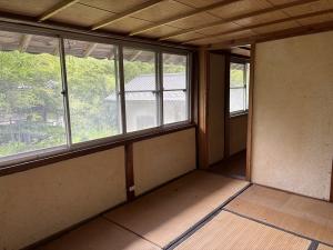 1950s wood house on a large plot in Niigata