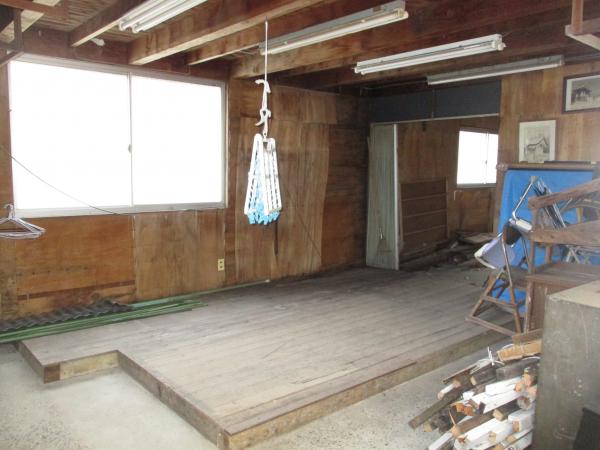 1970s wood house, 17-min walk to station, Okayama