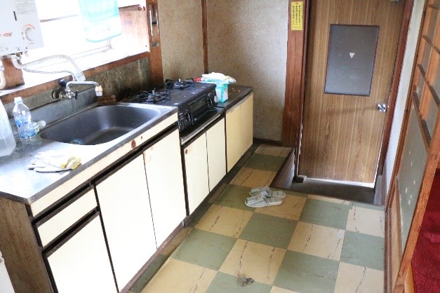 Wood house on a large plot in Mie