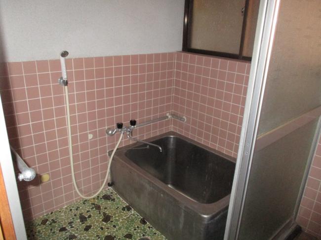 1970s wood house, 15-min walk to station, Okayama