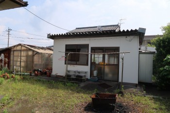1980s house with outbuildings in Minamisatsuma, Kagoshima