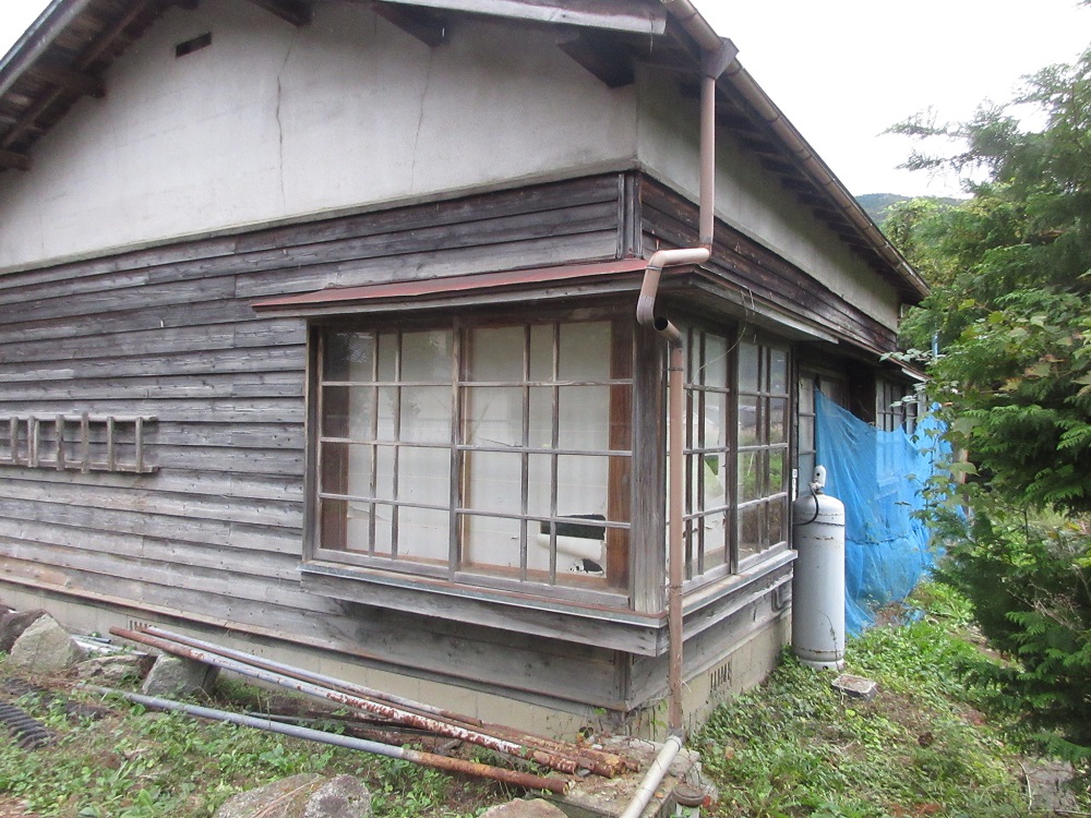 1960s wood house, 16-min walk to station, Iwate
