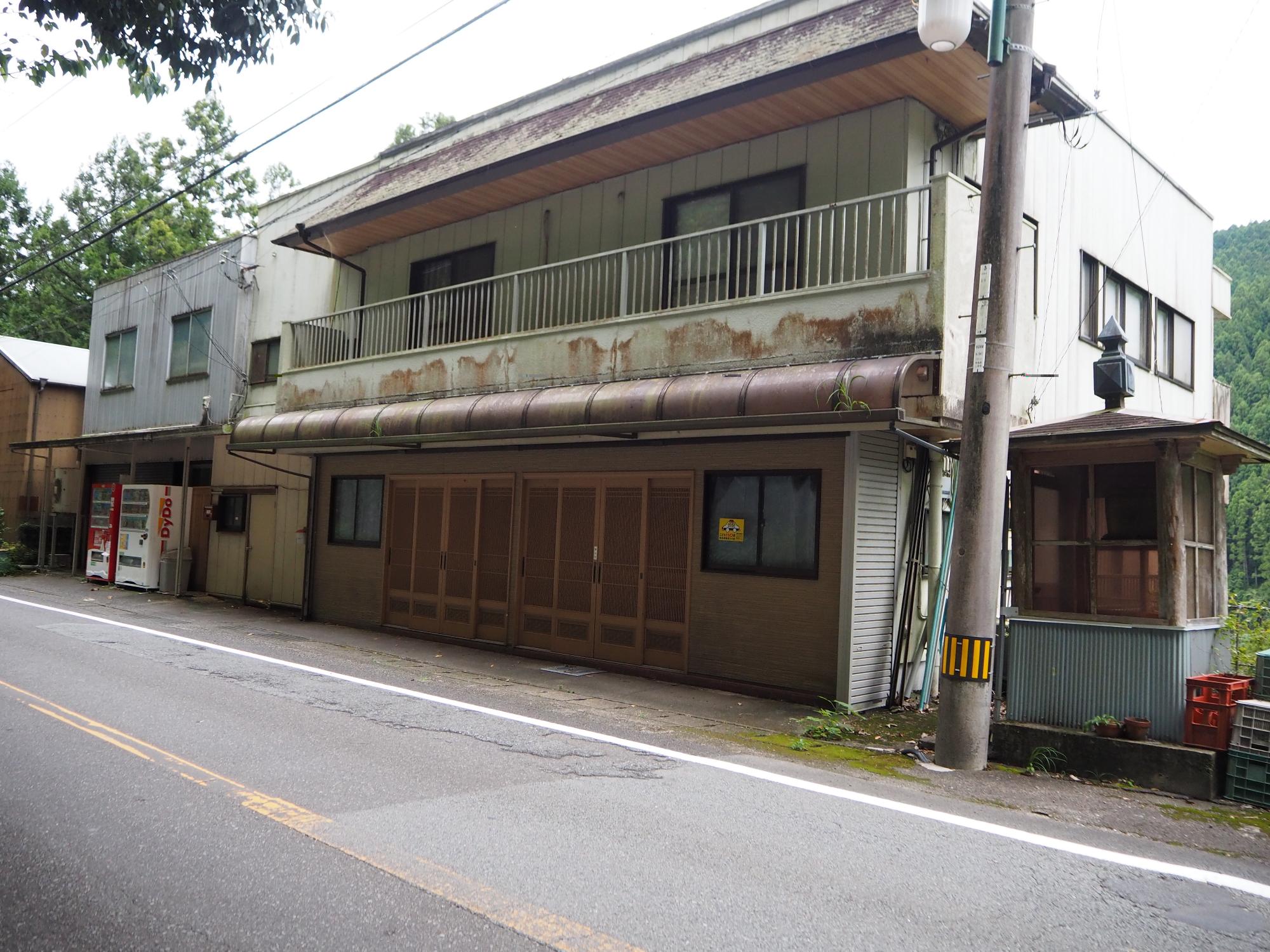 1980s concrete house in Tokushima