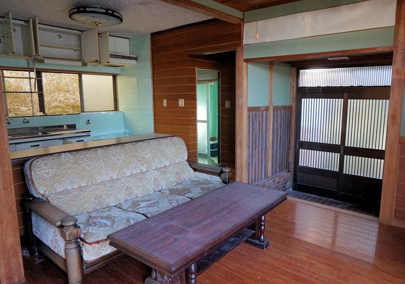 1970s wood house on a large plot in Tatsukushi, Tosashimizu